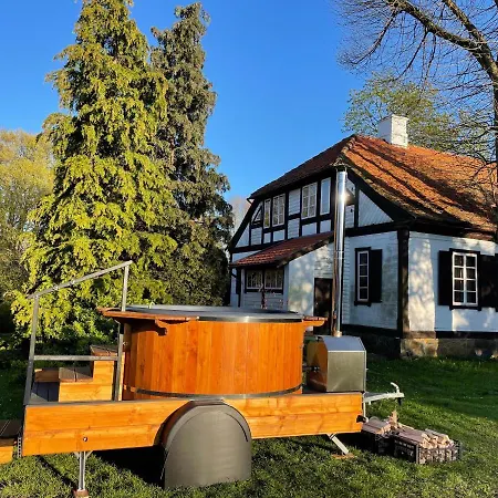 Lakeside Granary Apartment: 19th-Century Charm with Park Access Szteklin Exterior photo
