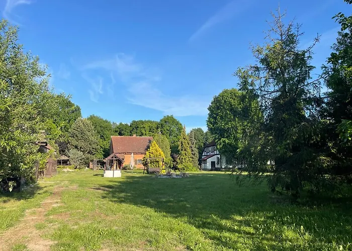 Apartament W Xix-Wiecznym Spichlerzu Nad Jeziorem Z Dostepem Do Parku I Widokiem Na Dworek Modrzewiowy Z 1823 Roku