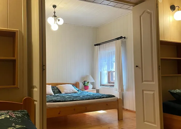 Apartament W Xix-Wiecznym Spichlerzu Nad Jeziorem Z Dostepem Do Parku I Widokiem Na Dworek Modrzewiowy Z 1823 Roku