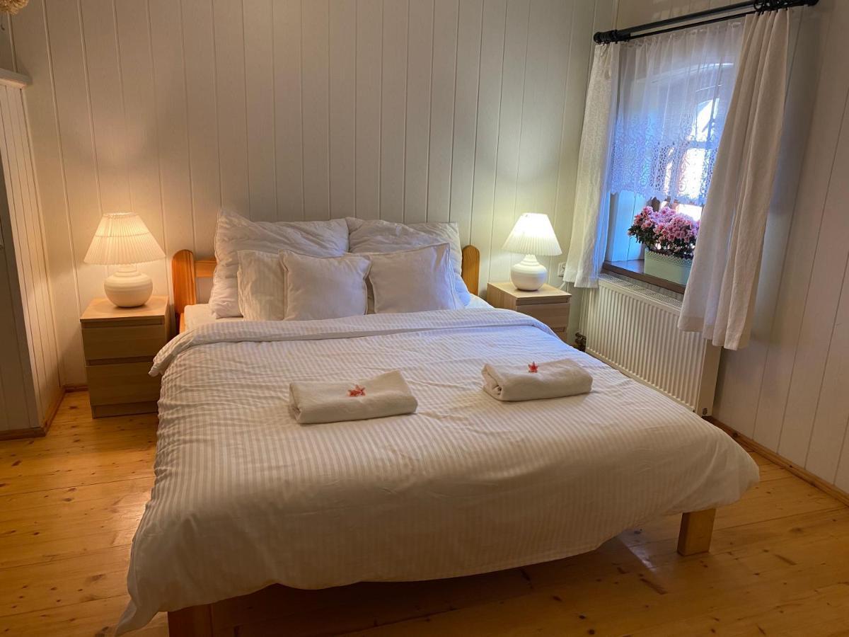 Apartment Lakeside Granary Apartment: 19th-century Charm With Park Access *