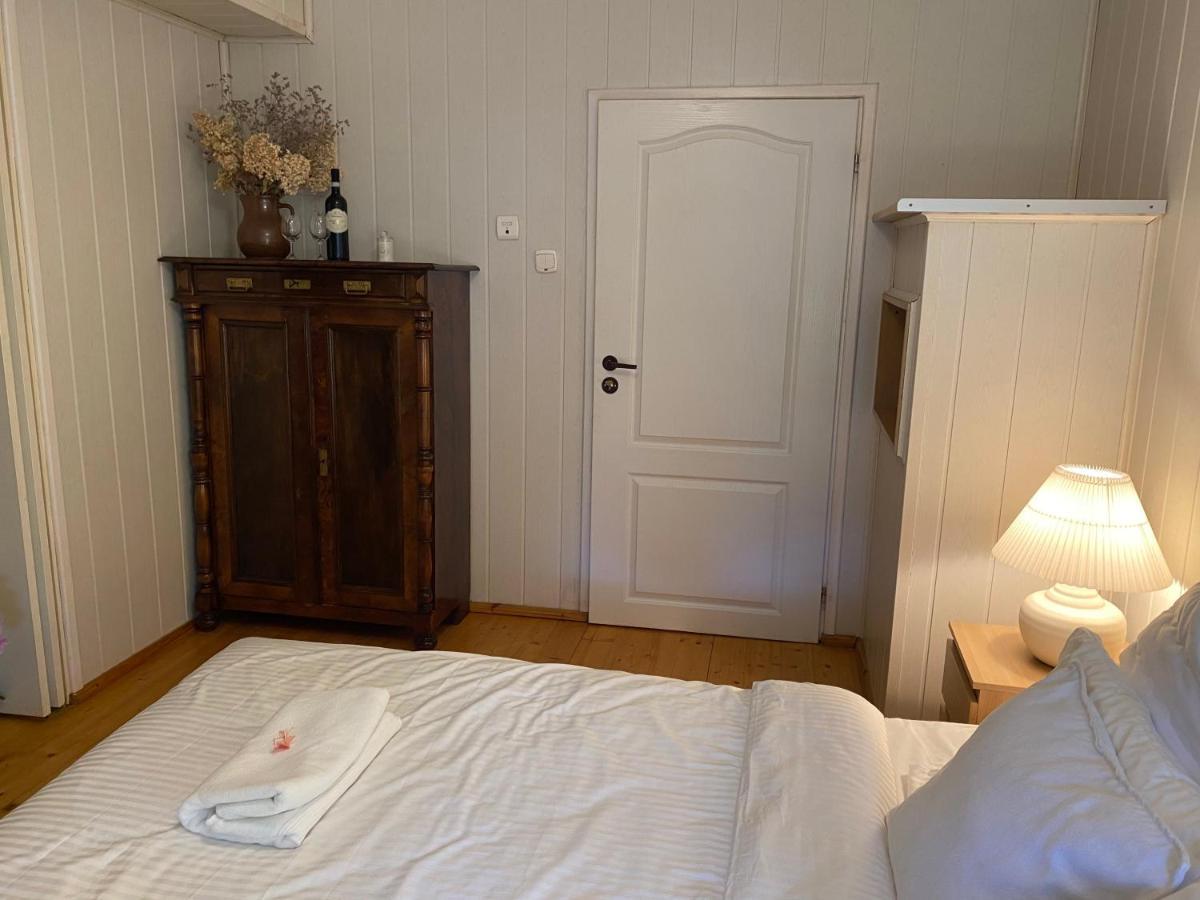 Apartment Lakeside Granary Apartment: 19th-century Charm With Park Access Szteklin