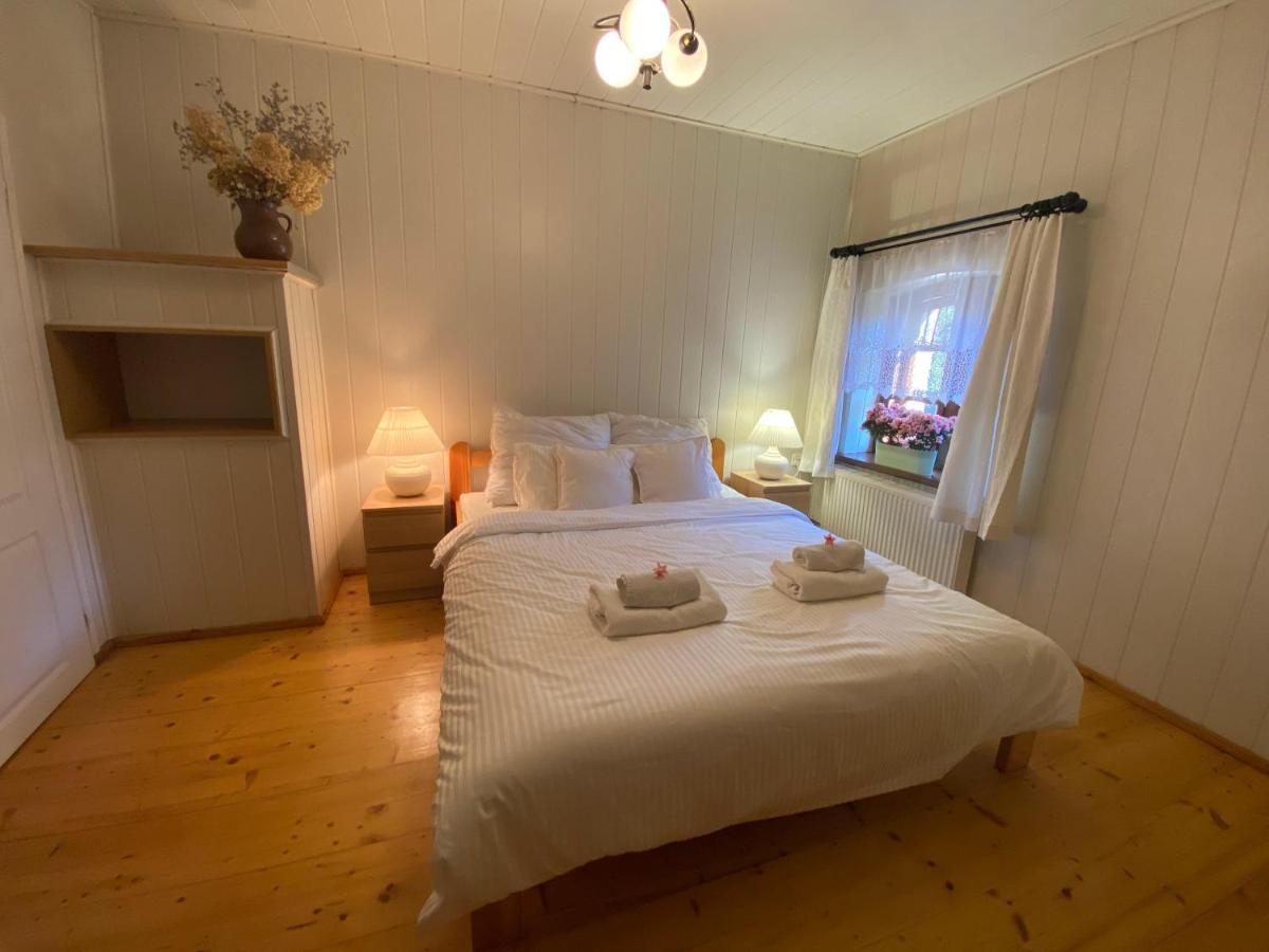 Lakeside Granary Apartment: 19th-century Charm With Park Access Apartment *