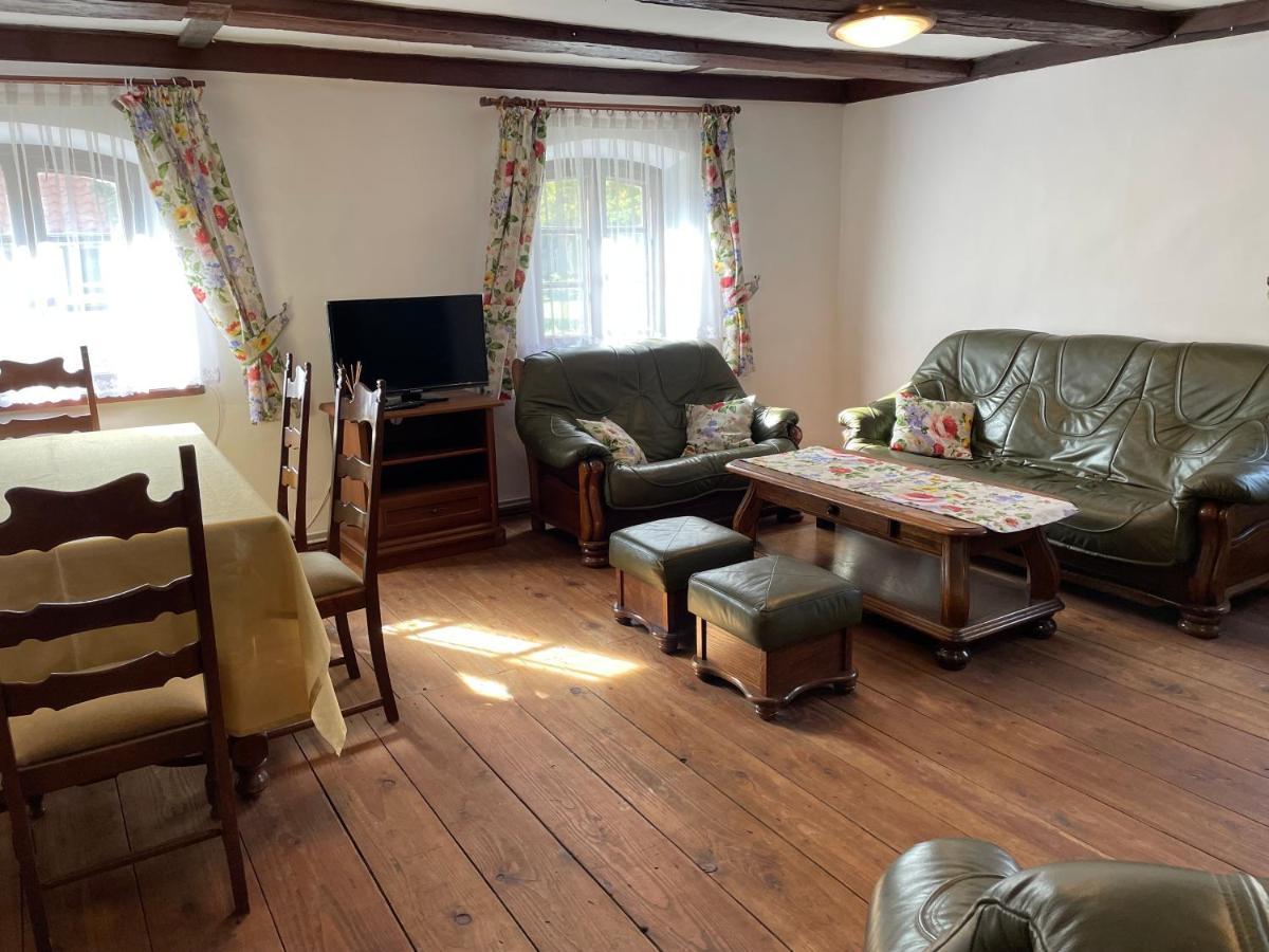 Lakeside Granary Apartment: 19th-century Charm With Park Access