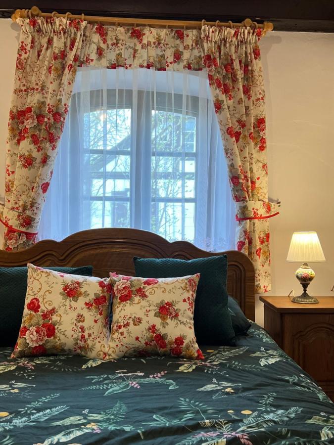 Lakeside Granary Apartment: 19th-century Charm With Park Access Apartment Szteklin