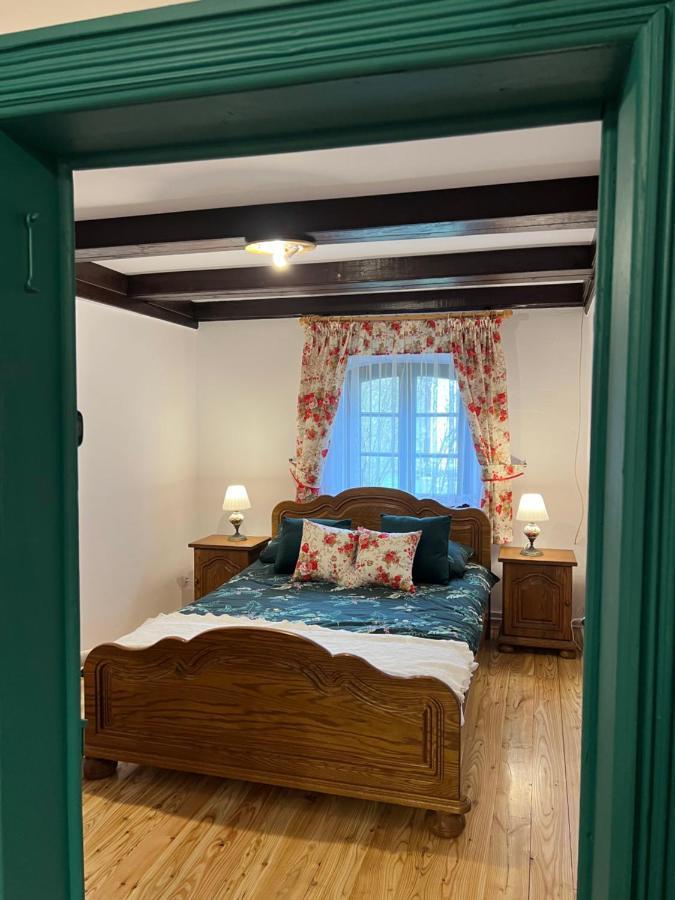 Lakeside Granary Apartment: 19th-century Charm With Park Access Apartment
